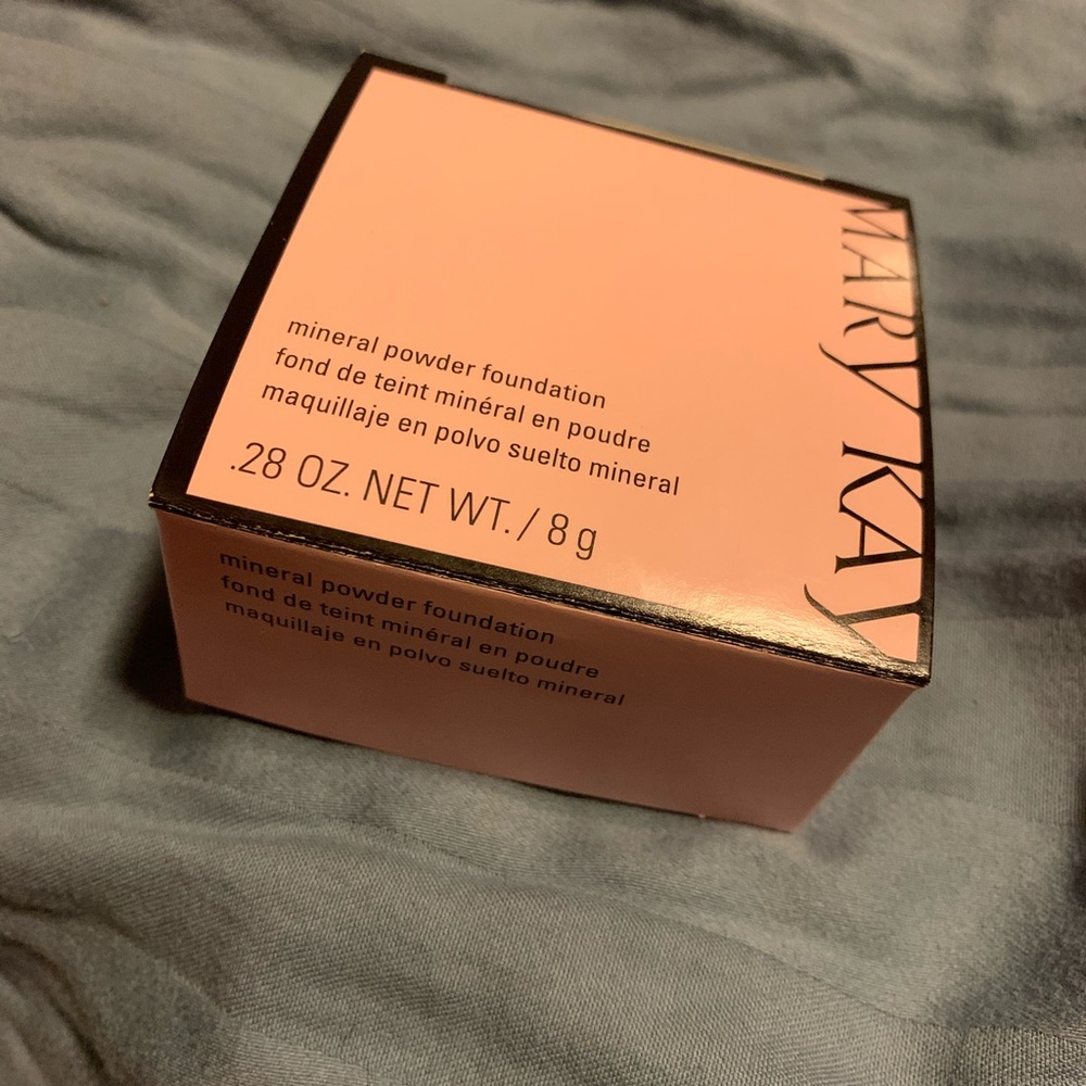 Mary Kay mineral foundation BNIB. Bronze5 shade
